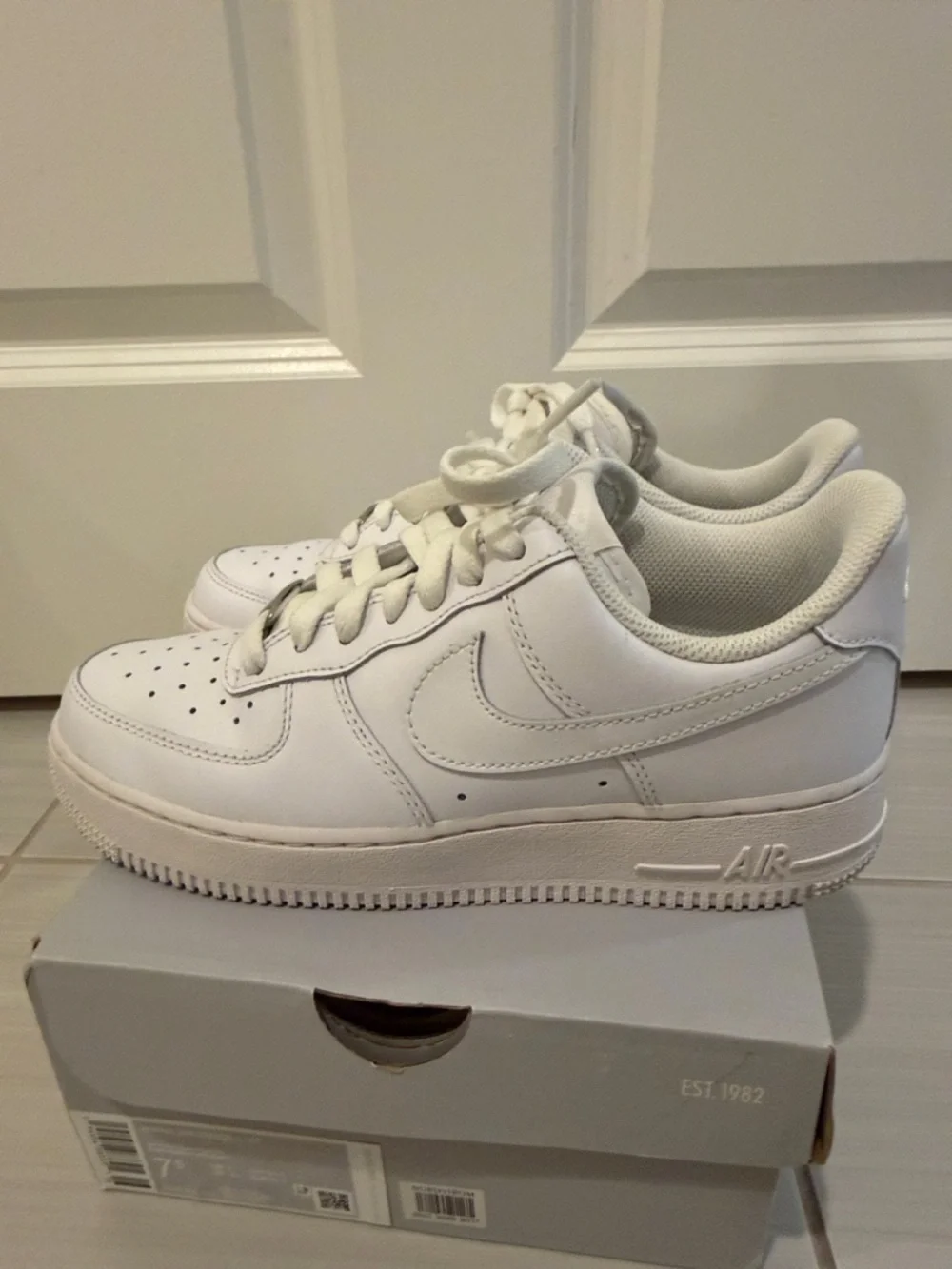 Nike women’s AF1 Air Force ones ‘07 - Picture 4 of 15